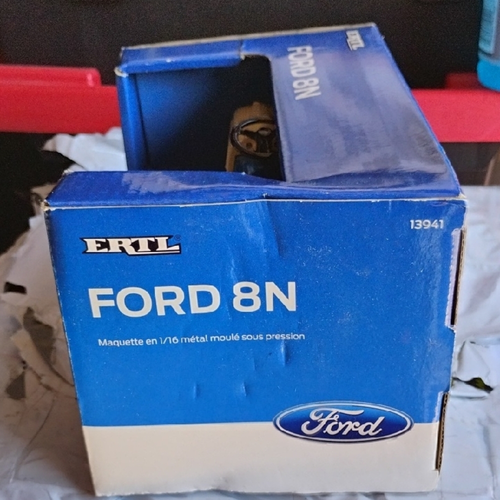 New Ertl Ford 8N Blue and Cream Die-Cast Tractor Toy (B-1) & (B-2) - Picture 4 of 5